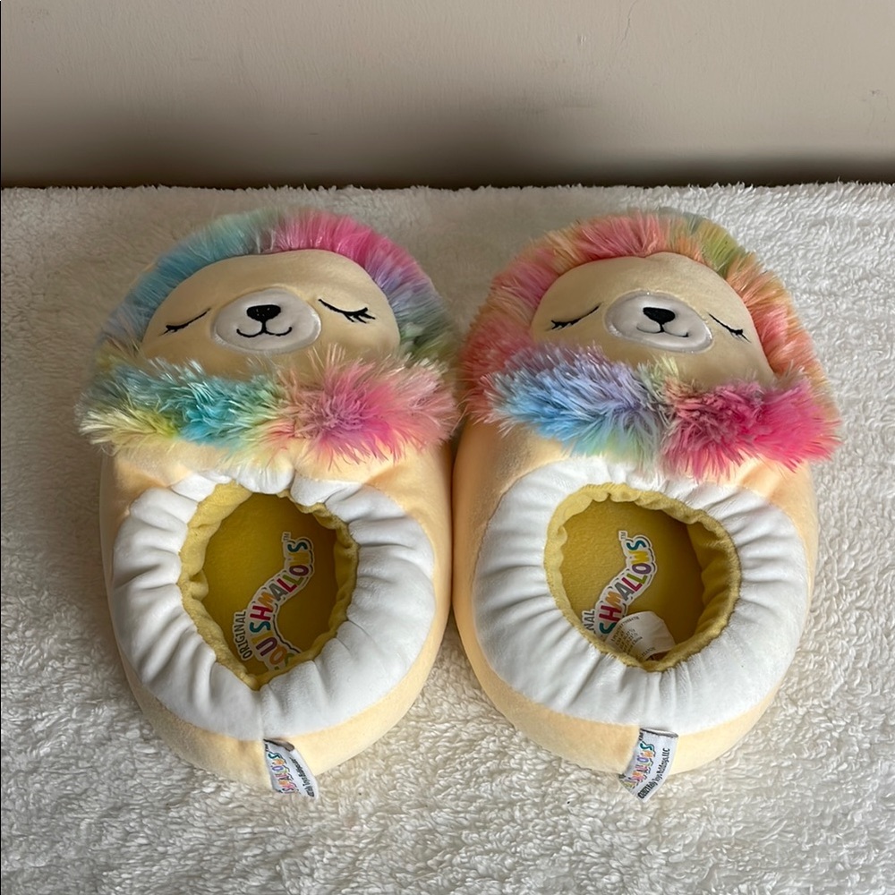 Squishmallows Girls Size 4-5 Slippers Rainbow Lion Soft Plush Blue Pink Yellow